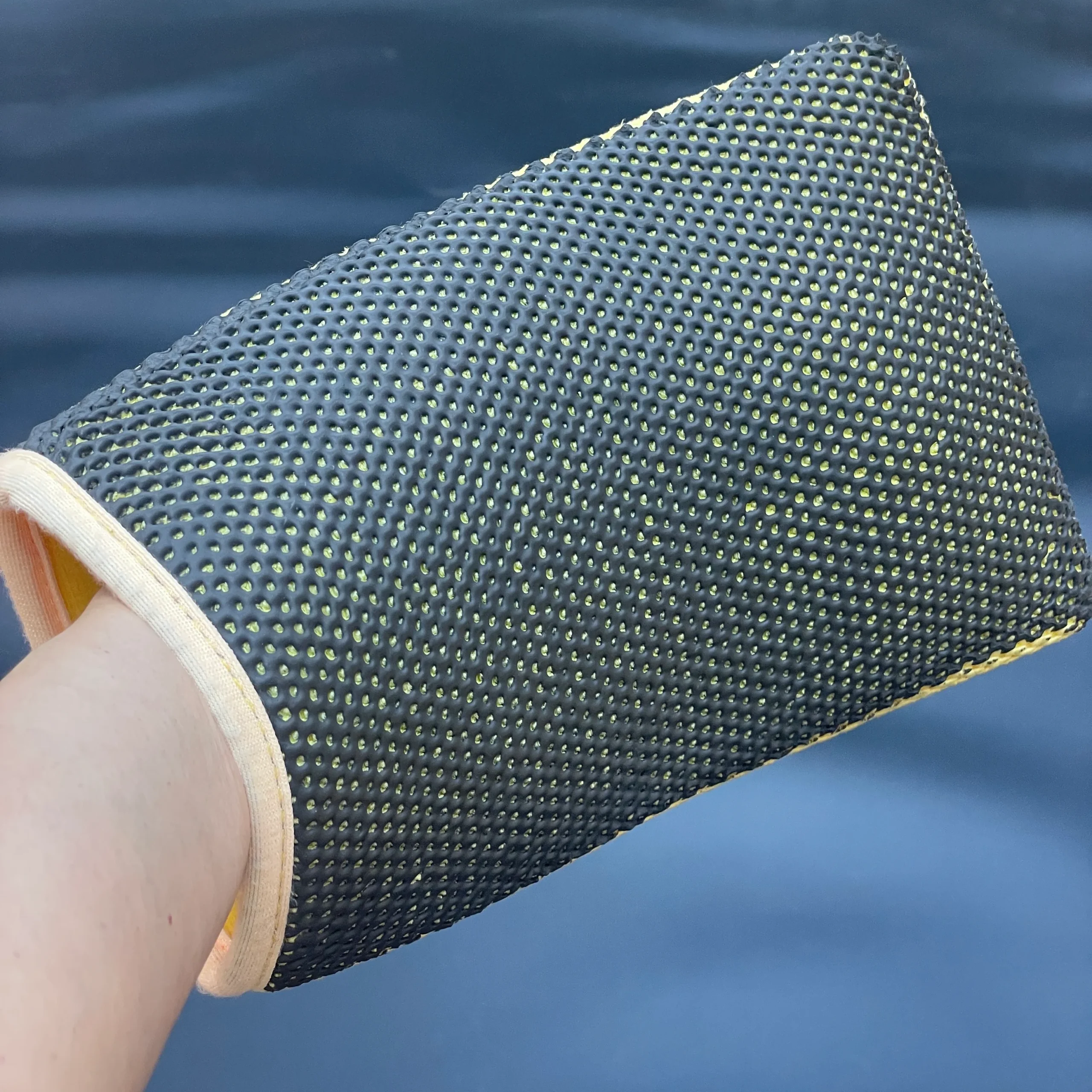قفاز شبكي لتنظيف وتلميع السيارات (Mesh Wash Mitt) - الصورة 4